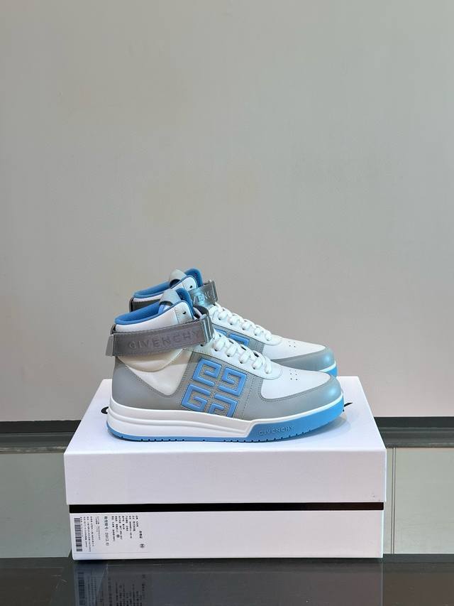 Givenchy 纪梵希 4G高帮运动鞋 首发出货!进口小牛皮搭配最新荔枝纹小牛皮!原厂内里!原版一比一定制织带 4G Logo磨具压制而成 +独家开模饰扣!内 Givenchy 纪梵希 4G高帮运动鞋 首发出货!进口小牛皮搭配最新荔枝纹小牛皮!原厂内里!原版一比一定制织带 4G Logo磨具压制而成 +独家开模饰扣!内