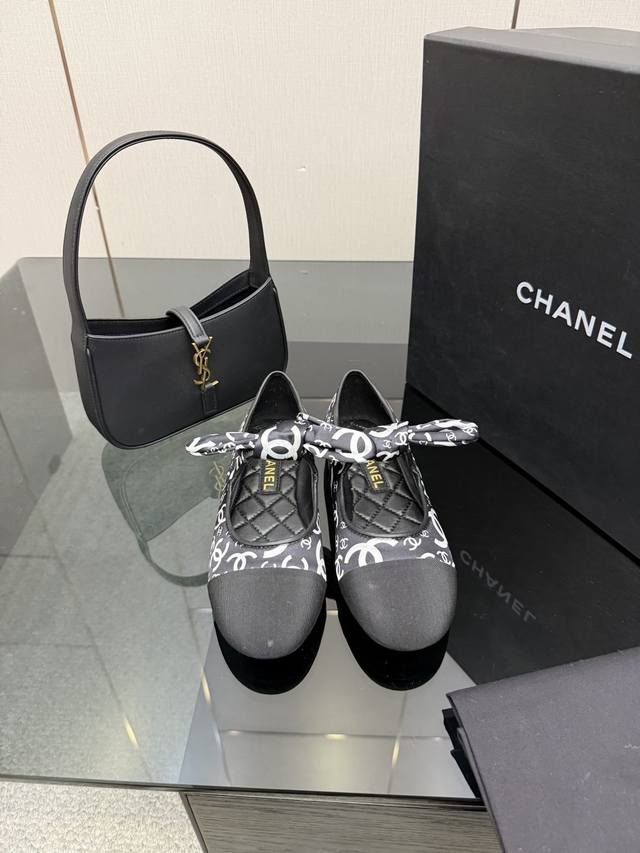 厂价 DDD Chane*｜小香26C双C蝴蝶结丝带 DDD 拼色平底玛丽珍鞋 DDD 一双鞋解锁法式优雅的N种可能 DDD 这双玛丽珍以拼色演绎复古风情 DD