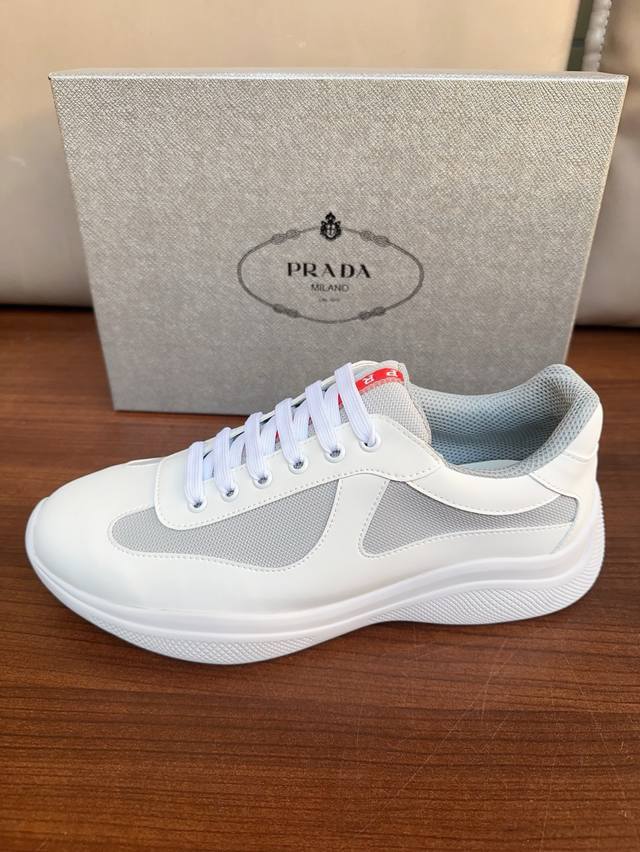 P家新款情侣休闲运动鞋，高端品质 Tw定制双层透气网布进口小牛镜面漆皮 鞋垫是小牛皮 冲孔设计 透气舒适 原厂真空Pu吸塑大底 轻质柔软 脚感超级好 舒适度满分