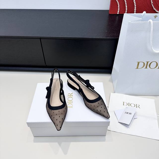 代购级别！ DDD Dior 迪奥 J‘Adior 露跟新款织带蝴蝶结高跟凉鞋，以波点元素点缀出温柔腔调，蝴蝶结与细跟的搭配尽显法式优雅。 DDD 材质：高温水