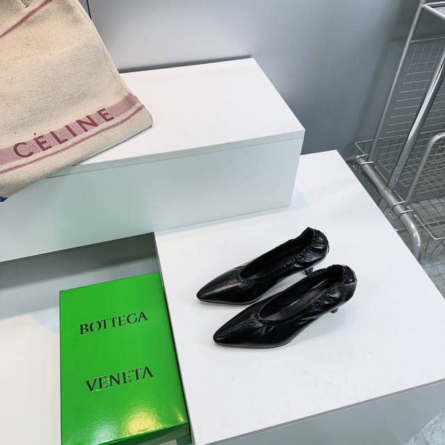 高品质出厂 ！顶级品质Bottega Veneta 26春夏新款Bv 经典女巫高跟单鞋系列单品 牛油皮 全真皮 高版本 小方头Bv早秋系列 都好美啊 DDD 优