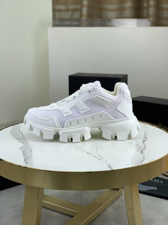 工厂P价P 实价 顶级版本 Prada 普拉达 暗黑 朋克 马丁 摇滚 坦克 机甲硬核狂战鞋 DDD 百年品牌，独具一格的硬核设计进入大众视野，以坦克元素作为鞋