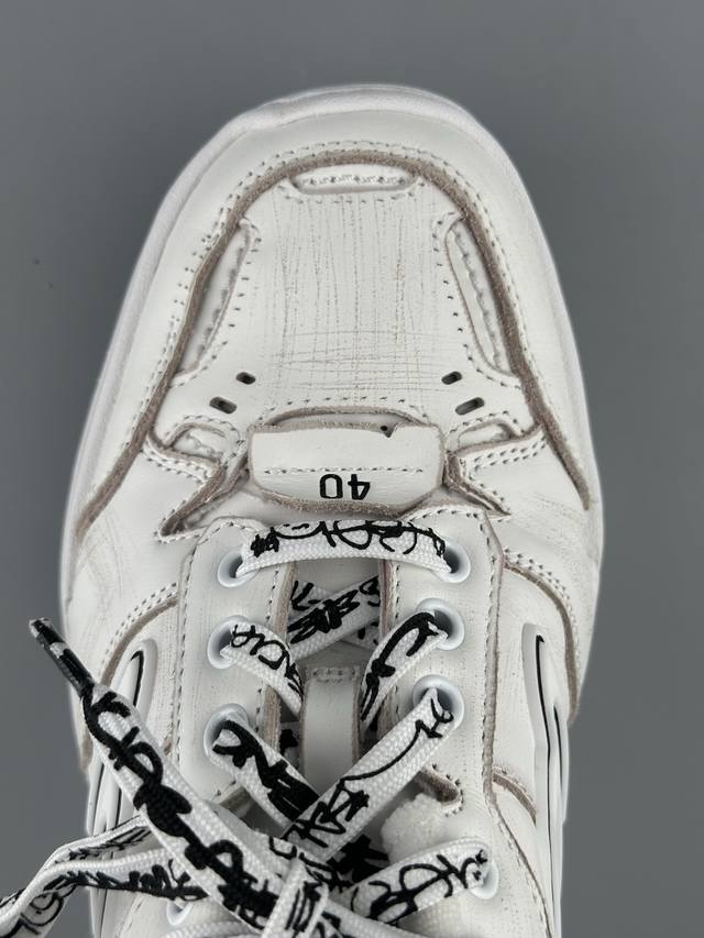 代购级别版本,区分市面普通货!Balenciaga巴黎世家 Hamptons Worn-Out 圆头系带 低帮 生活休闲鞋 情侣款 独立私模大底 原厂做旧手法 代购级别版本,区分市面普通货!Balenciaga巴黎世家 Hamptons Worn-Out 圆头系带 低帮 生活休闲鞋 情侣款 独立私模大底 原厂做旧手法