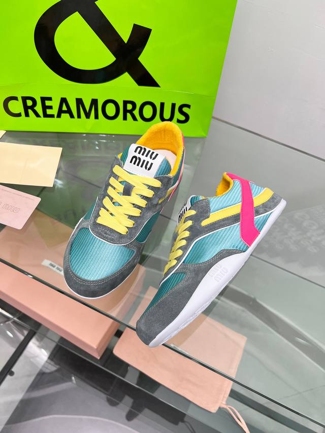 所见即所得G027代购级别独家首发Miumiu缪缪时装周Miu Miu 2025春夏系列秀场 DDD Miu Miu 与 New Balance 合作系列无疑是