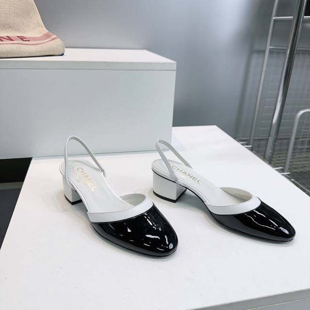 高品质出厂 ！顶级品质香奈儿Chanel小26春夏小香新品拼色圆头芭蕾舞后空粗跟凉鞋！ DDD 原版购入开发！版型、颜色质感原版一致！ DDD 经典之作 DDD