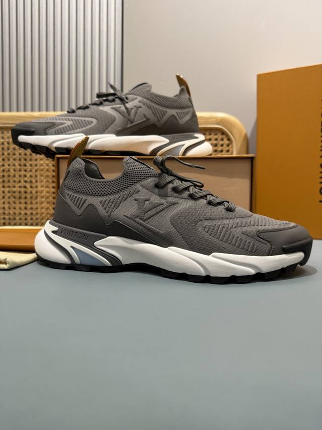 男款代购版 出厂价P 、新色 L家25春夏秀场推Runner Tatic 飞织网面运动鞋 复古跑鞋 继Trainer滑板鞋火爆的同时， Virgil先生又一心血