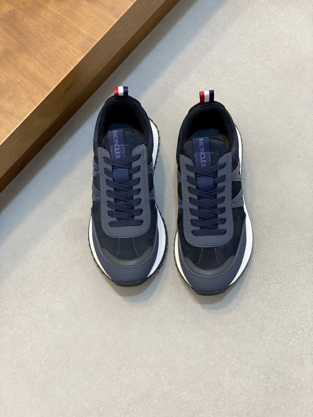 Moncler蒙口 男鞋运动鞋,进口牛皮面、氯丁橡胶 各种材质拼接打造，鞋面采用鞋带和橡胶嵌件设计，后跟Moncler标志，大底采用Tpu+橡胶+高弹橡胶发泡组