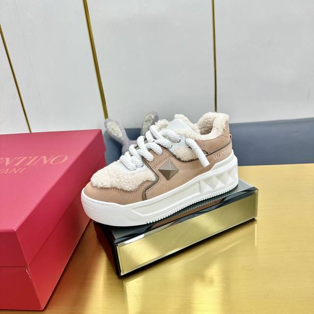 顶级版本： 高端货 DDD Valentino华伦天奴Garavani Open Disco 铆钉 厚底 休闲 运动鞋 增高 小白鞋 DDD 原版购入开发 做货