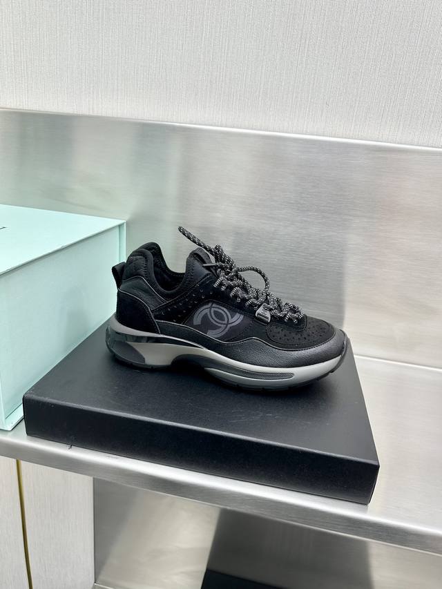 顶级版本： 原单品质！ DDD Chanel香奈儿23C 早春度假系列 小香 金属 休闲 运动鞋 金 银角大王 DDD 最新国外走秀系 早春系列在世界第二小国举