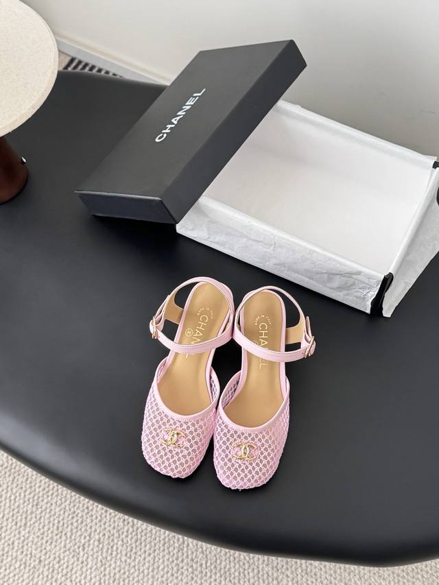 Chanel 25新款珍珠玛丽珍单鞋 DDD 皮料质感超好，上脚秀气～ DDD 鞋面网纱，内里羊皮，真皮大底！ DDD Size:35-39 其它码数定 DDD