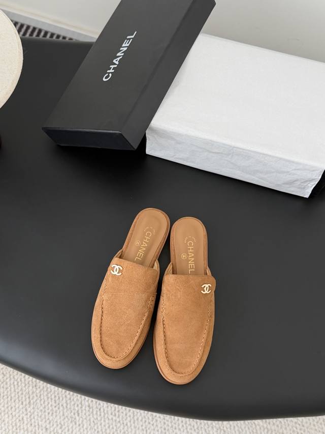 Chanel新款双C扣乐福半拖 DDD 回归的双C扣设计 DDD 特别Vintage 复古味十足 DDD 乐福鞋也长到了审美上 DDD 内里羊皮 原版大底 DD