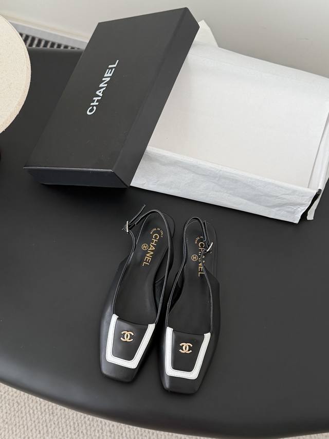 Chanel 25B方头玛丽珍后空单鞋 DDD 简约又不失甜美俏皮！ DDD 经典配色 清爽易搭 DDD 内里羊皮 真皮大底 DDD Size:35-39 其他