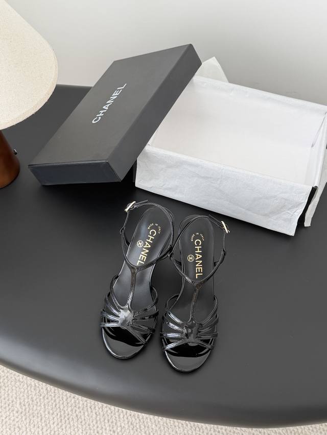 26A春夏新款Chanel珍珠跟罗马高跟凉鞋 DDD 脚感舒适！上脚超级仙美又百搭！ DDD 非常的名媛风，夏天旅游必备款 DDD Size:35-39 其他码