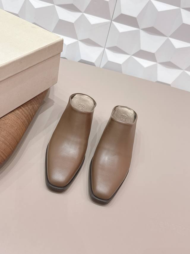 出厂： 独家顶级版 Brunellocucinell* Bc 26Vs早春最新方头单鞋系列 DDD 方头鞋一贯是很有女人味的 优雅 精致不急不缓 是有一种气质的