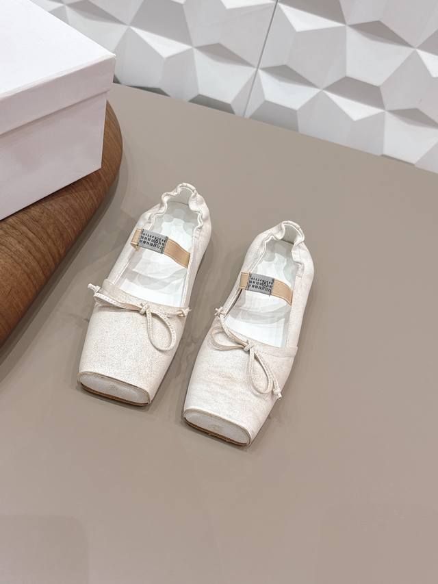 出厂： 独家顶级版本 DDD Maison Margiela马吉拉26Vs早春新款异形方头乐福单鞋系列 DDD 异形方头乐福单鞋 DDD 原版一比一打造舒适度，