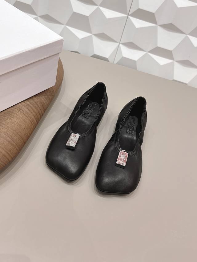 出厂： 配飞机盒 独家顶级版本 DDD Maison Margiela马吉拉26Vs早春新款异形圆头乐福单鞋系列 DDD 异形圆头乐福单鞋 DDD 原版一比一打