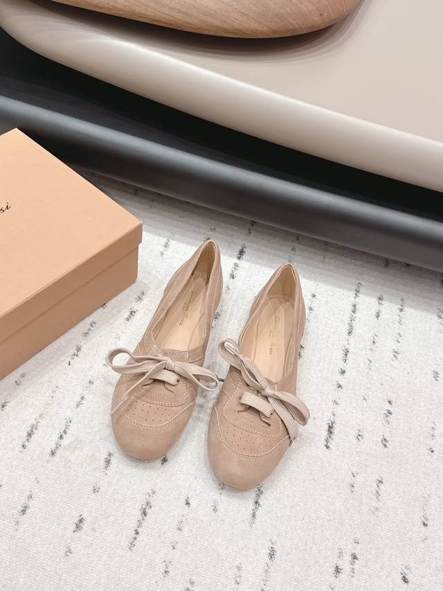 出厂: 独家顶级版本 DDD Gianvitorossi吉安维托罗西26Vs新款早春单鞋系列 DDD 复古系带单鞋 DDD 原单品质阿甘鞋 DDD 众多明星博士