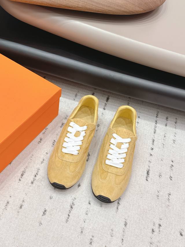 出厂： 独家顶级版本 DDD Hermes爱马*仕26Vs早春新款情侣休闲鞋系列 DDD 经典运动风格+英伦拼色设计，经典耐看！原版倒模楦型，极致1:1形体，进