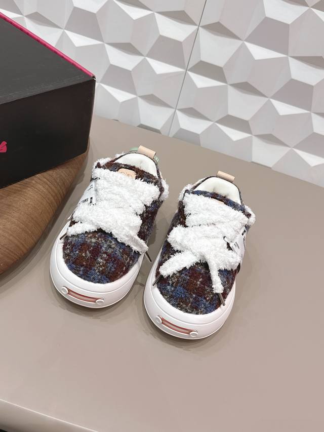 出厂: 情侣 独家全面升级版本 DDD Smilerepublic～26早春网红王炸情侣休闲系列 DDD 情侣厚底休闲鞋 DDD Smlierepublic来源