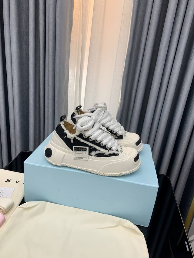 不配彩色鞋带 配6对彩色鞋带 DDD Xvessel Smilence 隐藏款盲盒大头鞋；吴建豪乞丐鞋；面包帆布鞋；老爹鞋~~ DDD 最爆单品，M多明星同款，