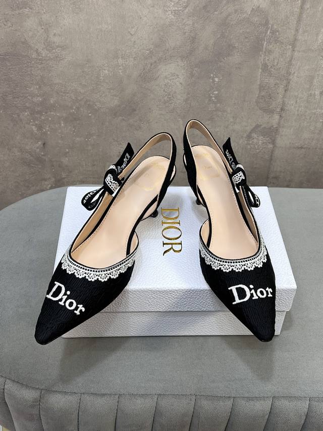 出厂 DDD Dior 迪奥早春新品走秀款Cd刺绣Logo猫跟凉鞋！ 鞋面原版定做纯棉线立体电绣 DDD 内里进口水染羊皮里 DDD 意大利进口原色真皮大底 D