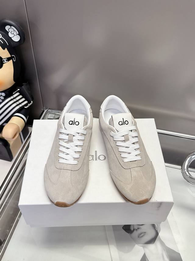 码数35-40 41定做 DDD 2025，Alo德训鞋经典再焕新！ DDD 时尚的轮回里，Alo德训鞋永远占据C位。2025 年，经典 Alo德训鞋带着全新配