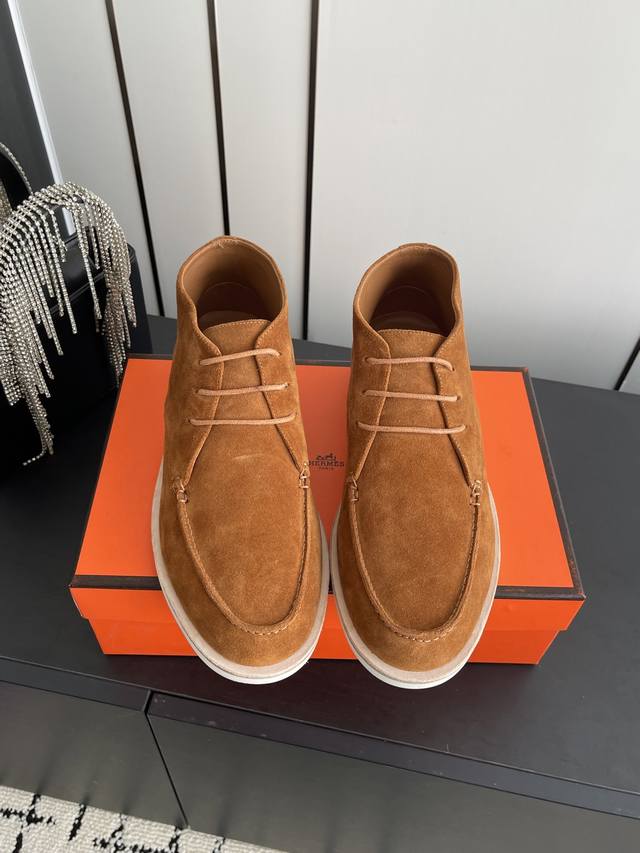 Hermes 爱马仕 25Ss新款 低帮 男款休闲鞋 简约设计符合当下老钱风的格调 这款小牛皮和麂皮山羊皮 系带运动鞋 饰有标志性“H”细节 设计简约流畅 打造