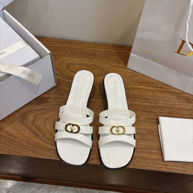 工厂P价P高跟 DDD 迪奥 Dior 2026春夏新款镂空交叉带珍珠女鞋 Cd字母Logo五金扣 圆头粗跟果冻色露趾拖鞋 市面顶级版本 DDD 材质:鞋面进口