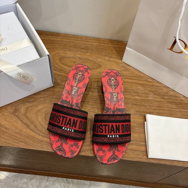 工厂P价P高跟 DDD 迪奥 Dior 2026春夏新款一字拖拼色女鞋 Cd字母Logo立体刺绣 方头粗跟果冻色露趾拖鞋 市面顶级版本 DDD 材质:鞋面原版一