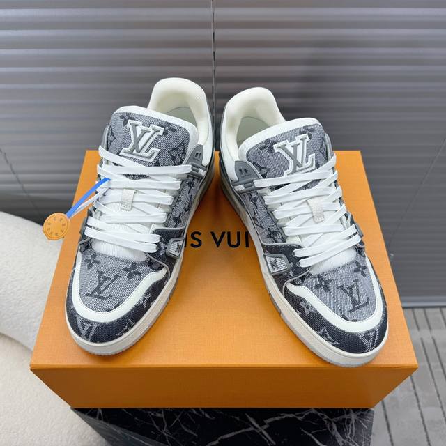 Lv Trainer~~全新升级版~~经典回归 DDD 情侣款，滑板鞋，篮球鞋，运动鞋 DDD Lv全新运动系列；复古风视感；拥入家族多方面经典原素；超级帅气~