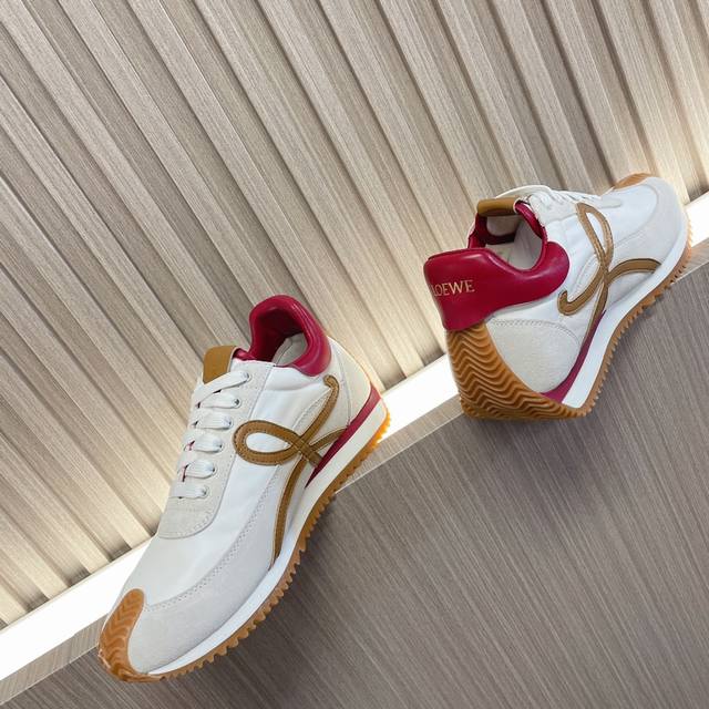 Loewe~~罗易威情侣款系列最新配色，阿甘鞋、德训鞋、运动鞋 DDD 小红书好物分享；实在是太美太好穿太舒服太百搭啦 鞋子很轻便，逛街暴走零压力，配裙子裤子都