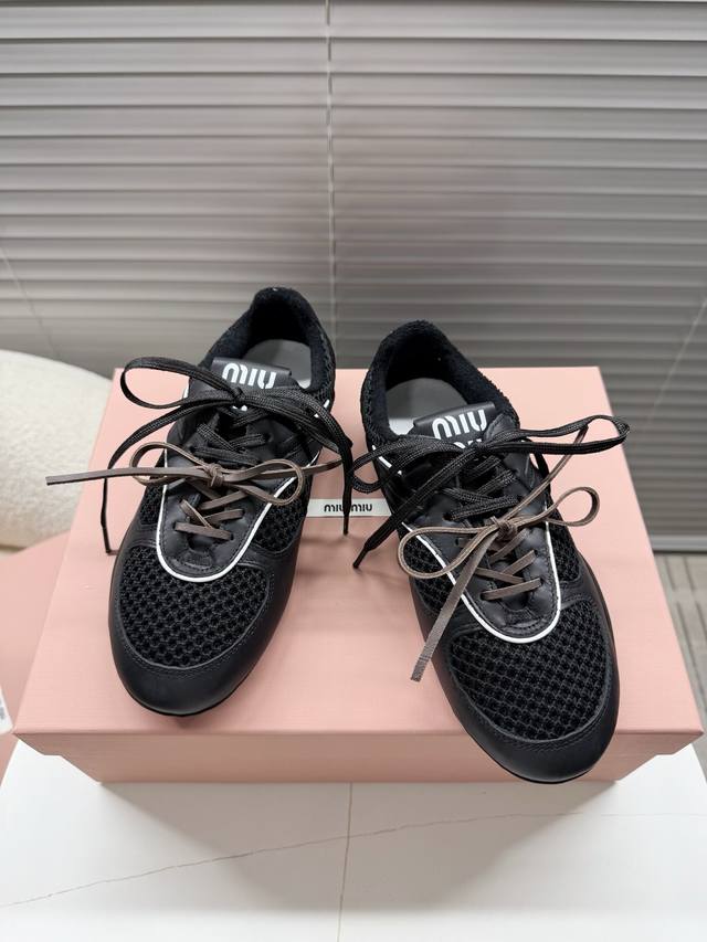 Miumiu家新款复古德训鞋；阿甘鞋；运动鞋 DDD 情侣款德训运动鞋妥妥的美式复古风格～ DDD 上脚超级好看舒适经典百搭的绝绝子单品！ DDD 牛猄拼接面料