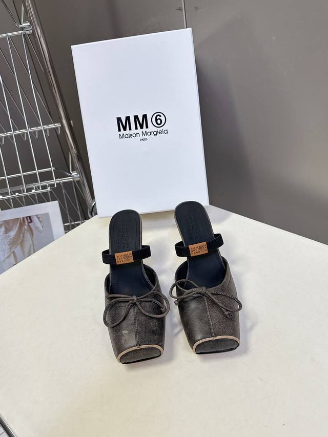 Mm6马吉拉方头蝴蝶结芭蕾舞玛丽珍跳舞鞋 DDD 超多明星网红种草 Mm6 Maison Margiela方头芭蕾穆勒鞋，后跟弹力设计+超有辨识度织带，穿脱方便