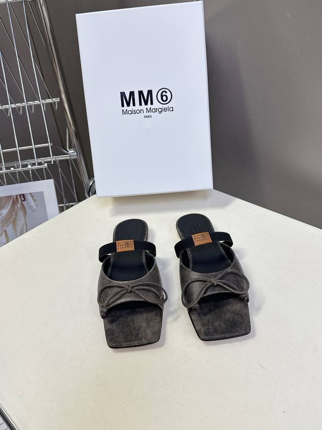 Mm6马吉拉方头蝴蝶结芭蕾舞玛丽珍跳舞鞋 DDD 超多明星网红种草 Mm6 Maison Margiela方头芭蕾穆勒鞋，后跟弹力设计+超有辨识度织带，穿脱方便