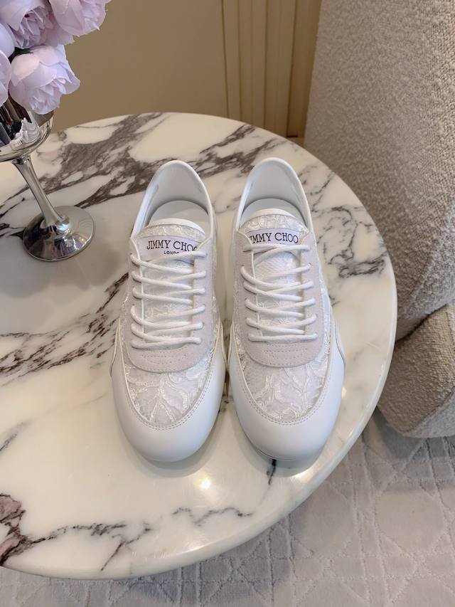 蕾丝 皮面 DDD Jimmy Cho*新款休闲鞋德训鞋 直接踩在我的审美上 温柔到骨子里的花卉蕾丝 戳中你的少女心 又酷又嗲自带神秘感 舒适好穿 甜酷女孩闭眼