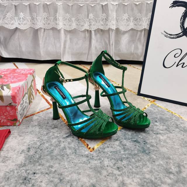 上新-Dg 顶级高版本 DDD 2025新款奢华重工艺高跟凉鞋 DDD 细节处理完美 DDD 垫脚羊皮 质感细腻 DDD 意大利真皮大底 DDD 1鞋面：Yb一