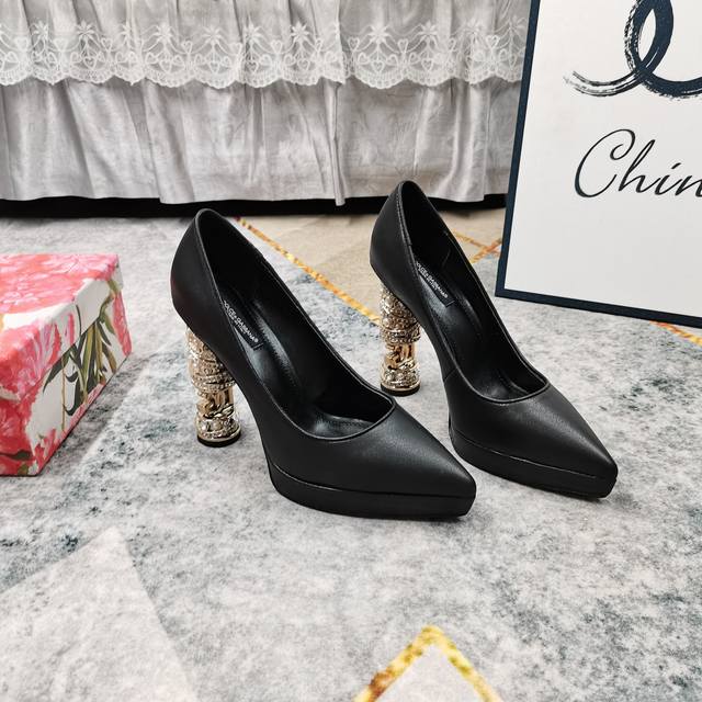 上新-顶级高版本 DDD 2025新款水钻跟防水台高跟鞋 DDD 细节处理完美 DDD 垫脚羊皮 质感细腻 DDD Aaa级意大利黑色真皮大底 DDD 极致完美