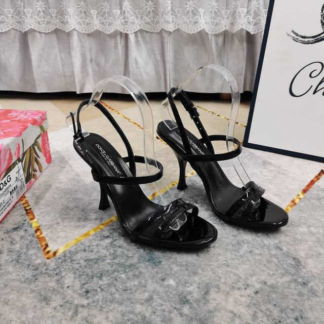 上新顶级高版本 DDD Logo扣装饰高跟凉鞋 DDD Aaa级意大利黑色真皮大底 DDD 细节处理完美 DDD 极致完美复刻 DDD 1鞋面：进口牛漆皮 DD