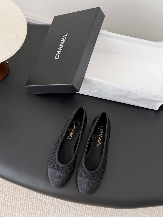 Chanel 26S新色芭蕾舞鞋 DDD 原版1:1复刻 经典中的经典 无论搭配裤装还是裙装都是完美 小圆头的设计很好的修饰脚型 ，小仙女们必备！ DDD 码数