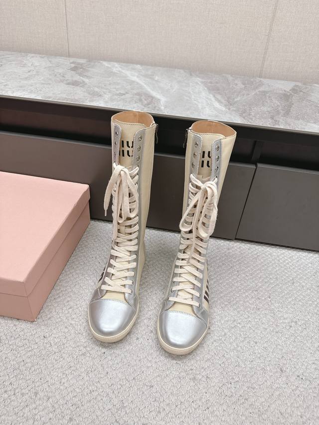 Miumiu缪缪秋冬最新款跆拳道鞋 拳击鞋 复古 休闲 运动鞋 时尚百搭 超多网红时尚博主种草 不得不说这设计这颜色太出片了 基本不用任何搭配一双鞋就能成为的焦