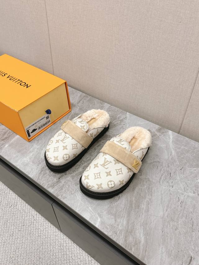Lv路易威登最新款秋冬新款纯羊毛拖厚底增高外穿羊毛拖 牛仔布面经典老花纹羊毛拖，小个子必入款 增高显瘦 精致高级 慵懒又不乏高级感，毛茸茸的太可爱了！鞋面、内里