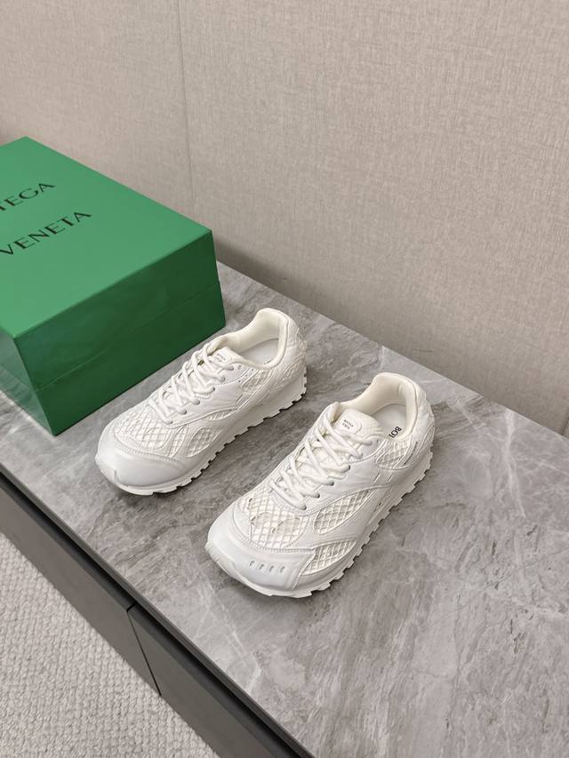 Bv Orbit运动鞋 情侣款老爹鞋 DDD 超火爆的一款Runner运动鞋，刷爆各大网红主博大咖们都纷纷抢先秀；小红书疯狂种草系列 DDD 采用轻质科技网布面