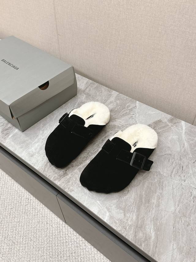 男装10 Balenciaga巴黎世家情侣款勃肯拖 出毛里了 DDD Sunday Suede Mule五指勃肯24秋冬秀款勃肯凉拖，五个冲动的脚指印太可爱了，