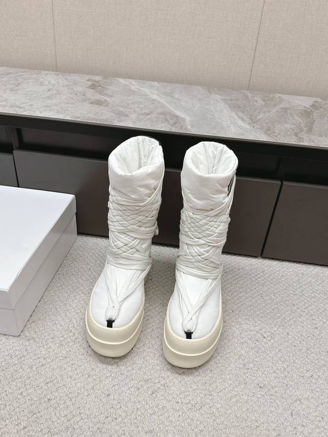 Ro欧文斯Rickowens 主线 鞋带交叉雪地靴 DDD 进口布面材质，和针车间距都是极致还原！ DDD 质感细腻无敌，奢侈品的触感！ DDD 大底：橡胶大底