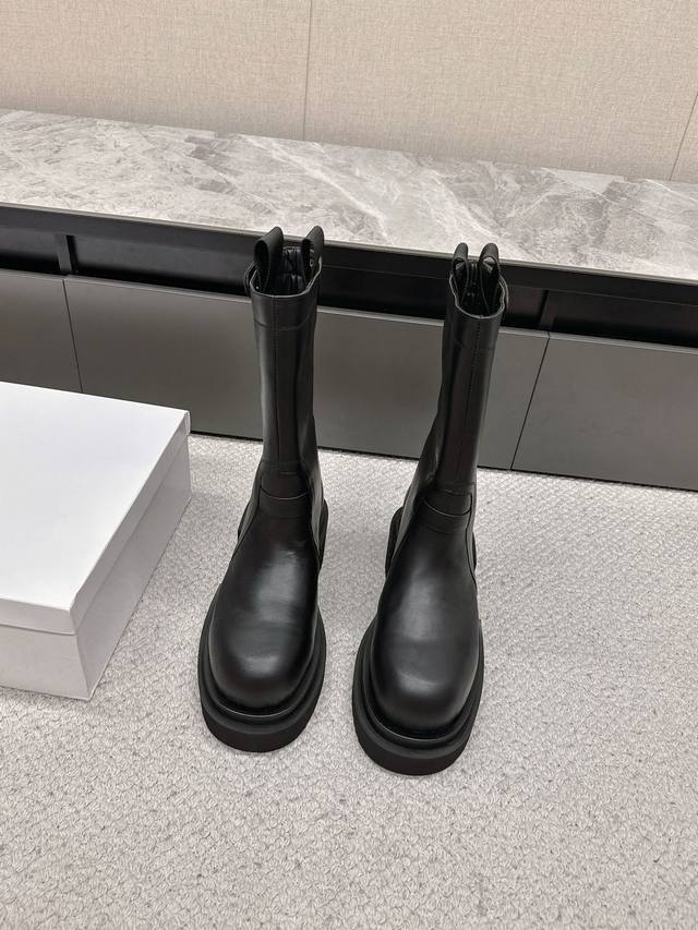 Rick Owens厚底 Ro 欧文斯 口袋 机车靴 系列 DDD 黑色打蜡牛皮 DDD 暗黑系列 高阶风潮 DDD 家族最值得入手的一款单品 质感太绝了 DD