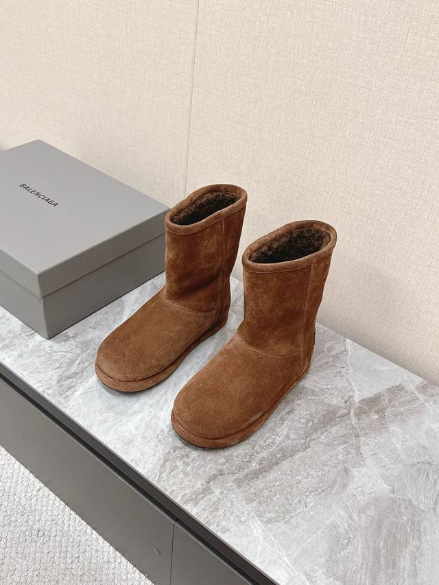 Balenciaga巴黎世家秋冬最新款滑雪系列 雪地靴 DDD 超多明星网红种草 细节完美复刻 设计师推出探索时尚界对于原创与挪用的概念、以全新系列致敬传承与经