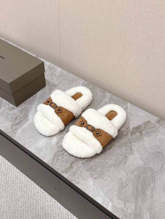 Balenciaga巴黎世家秋冬最新款毛毛拖 DDD 时装博主与欧美明星大爱款 冬季必备款 时尚却不过分张扬鞋面进口高丝光牛皮 内里真羊毛 特别的蓬松柔软、亲肤