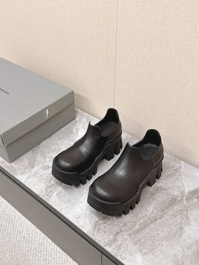 Balenciaga 巴黎世家Bulldozer Boots推土机系列 DDD 超多明星网红种草 原版复刻版本 细节图肉眼可见 巴黎世家的设计风格一直以来都是倍