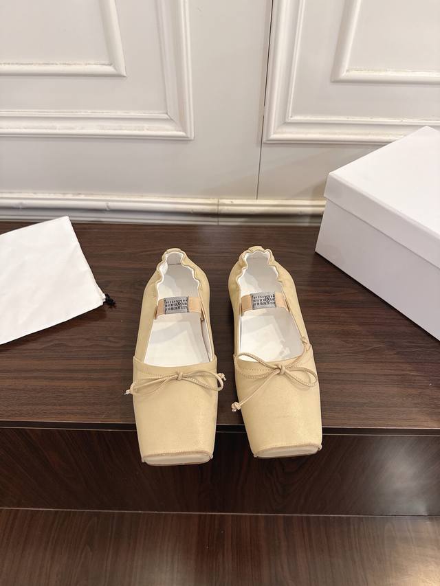 Maison Margiela Mm6马吉拉鱼嘴方头蝴蝶结高跟凉拖 DDD Maison Margiela方头芭蕾穆勒鞋，鞋面蝴蝶结超有辨识度！后空穆勒设计+弹