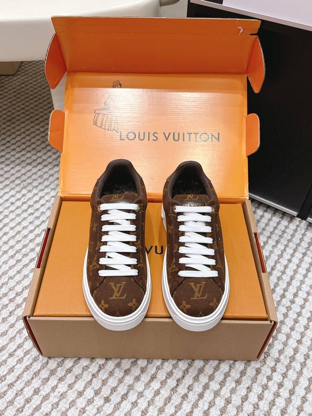 代购级 DDD Louis Vuitton 路易威登Time Out休闲板鞋 小白鞋 DDD 本款Time Out运动鞋拼接牛皮革与 Monogram 丹宁布，